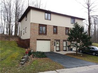 10 Woodridge Trl, Henrietta, NY 14467