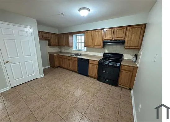 82 Hawthorne Ave #1 — Photo 2