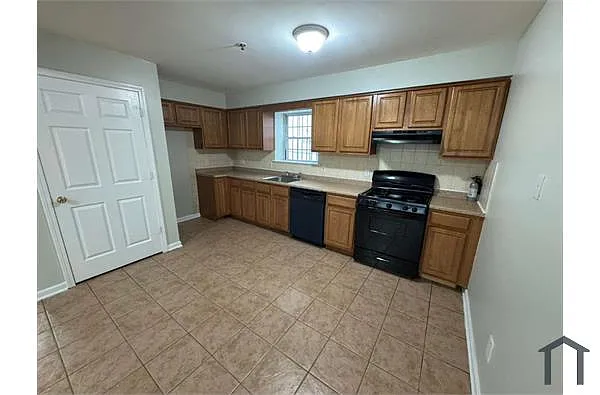 Building Photo - 82 Hawthorne Ave #1