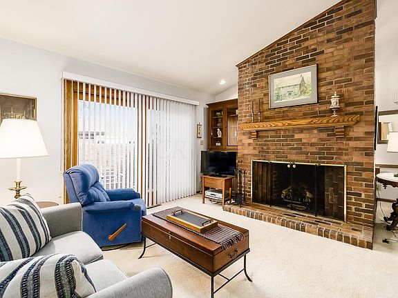 2nd image of 150 Glen Cir