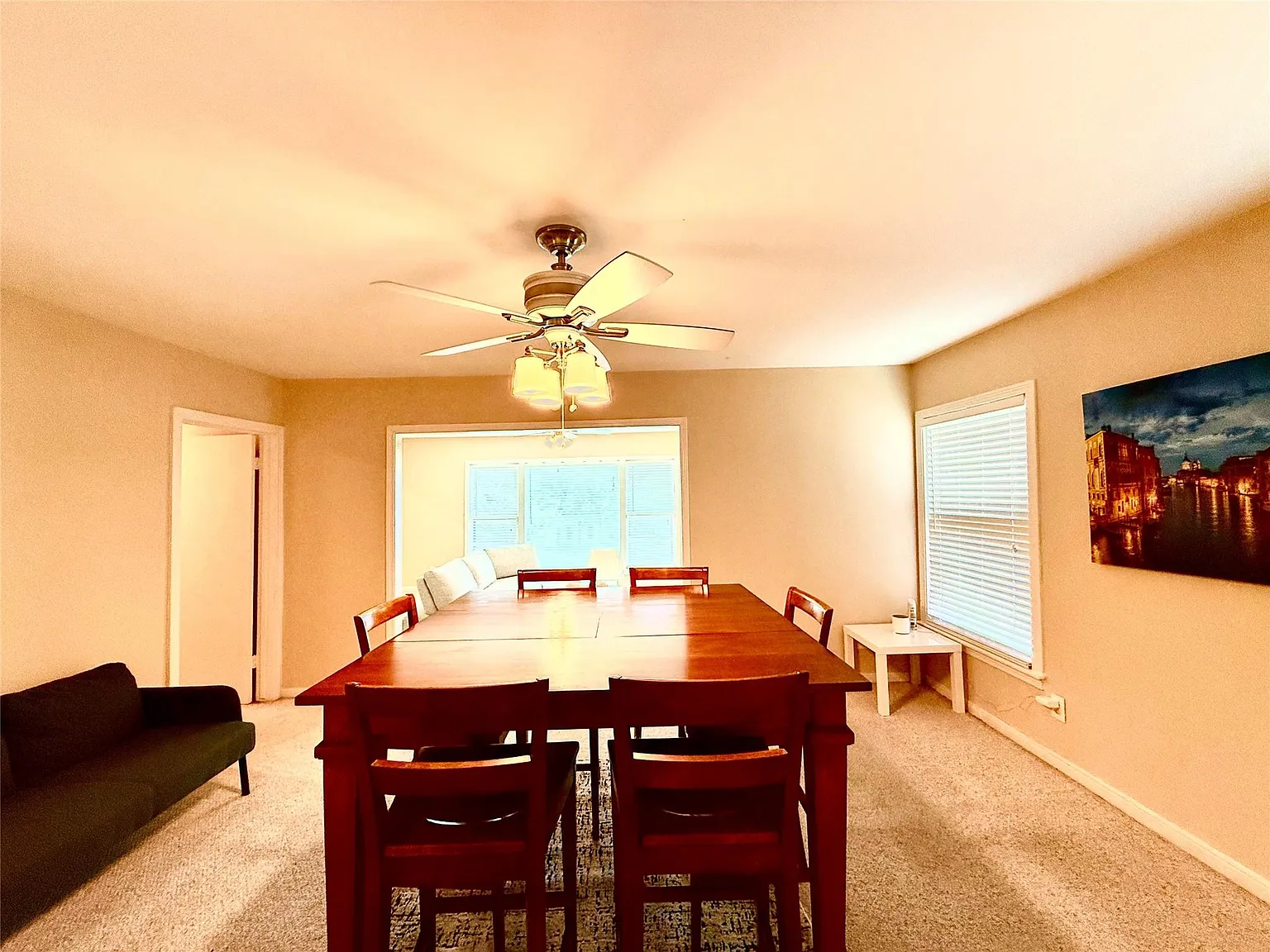 4 bed, 2.0 bath, 4458 sqft, $3,850 — Photo 4