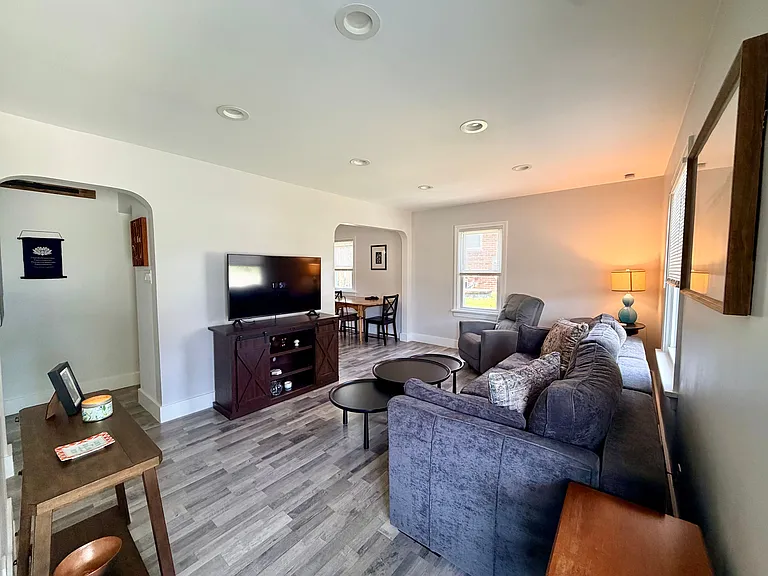 2413 Irisdale Ave — Photo 2