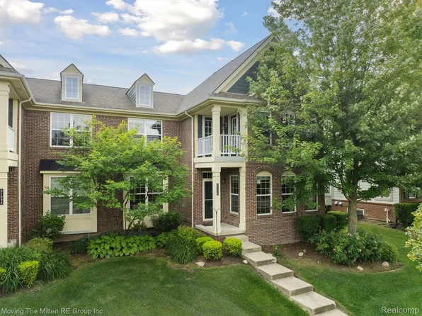 51114 Sleepy Hollow Ln, Canton, MI 48188