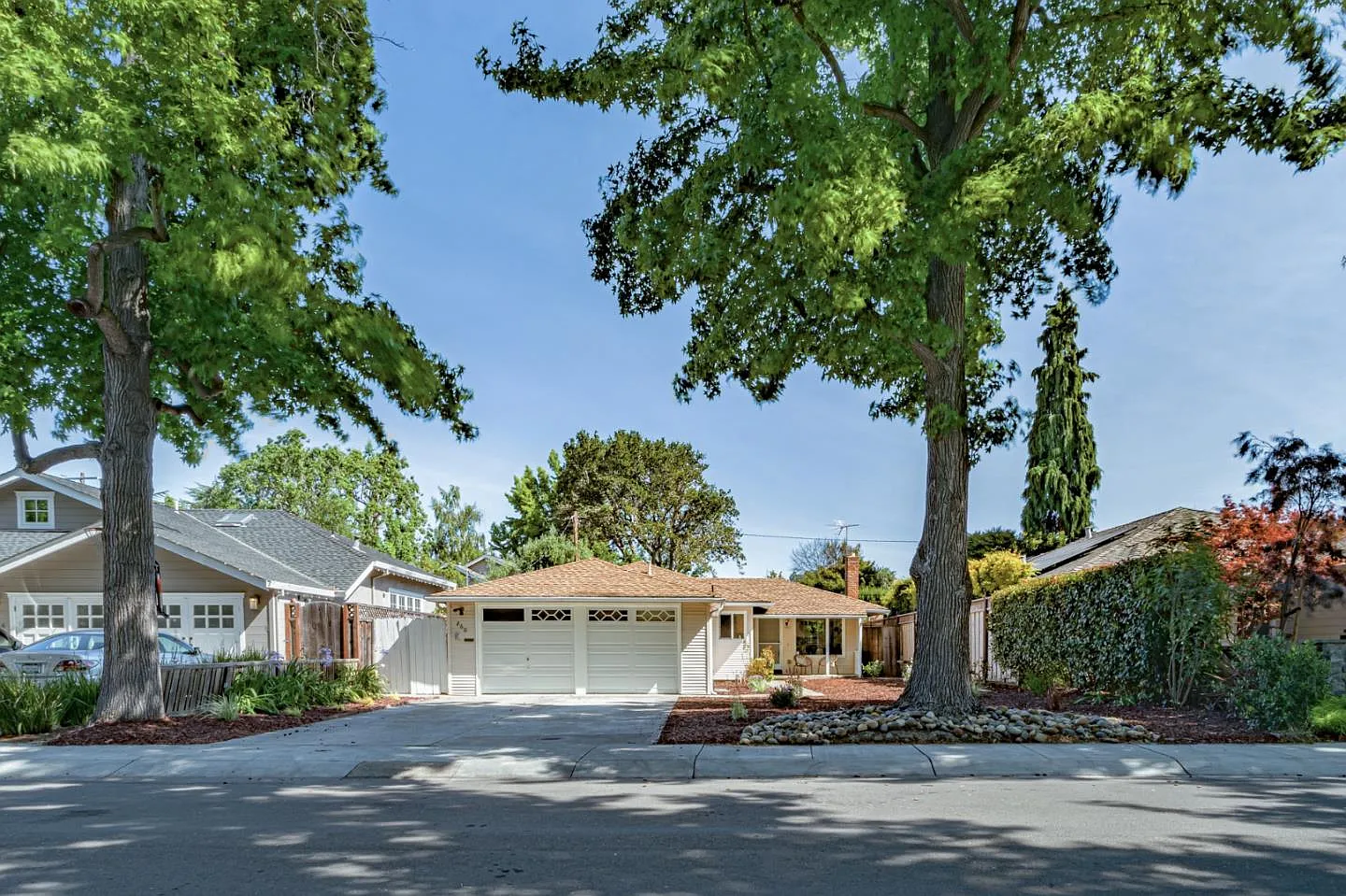 260 Oakhurst Pl photo 1