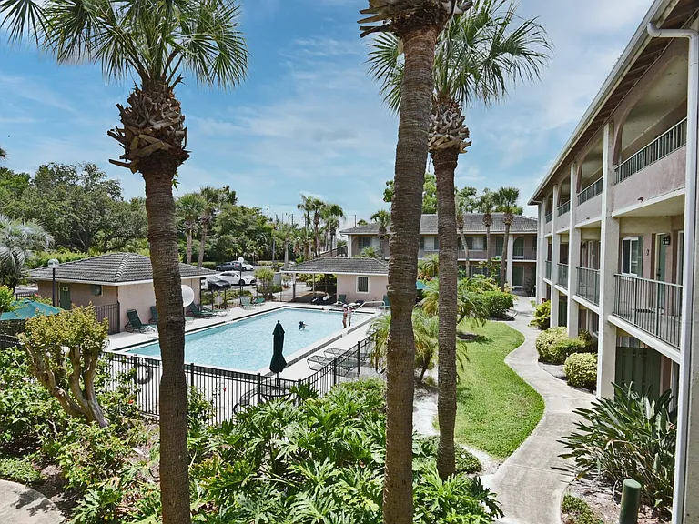 121 Oyster Bay Cir #360 — Photo 1