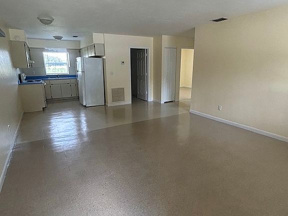 2nd image of 520 NW 12th Dr #1