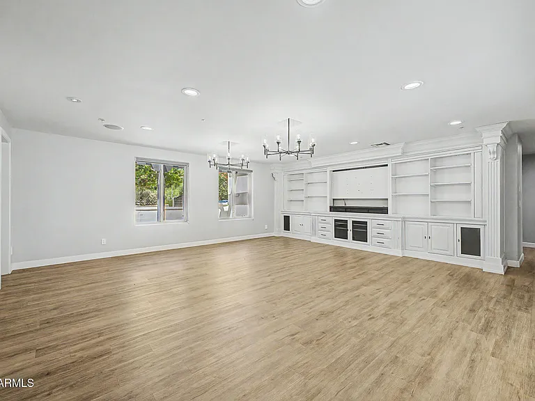2311 E Colter St — Photo 8