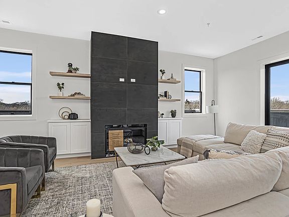 4th image of 1767 W Rosehill Dr #402