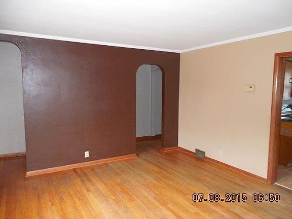 3rd image of 606 Loves Park Dr