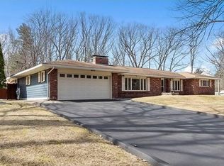 5 Berkeley Dr, Chelmsford, MA 01824