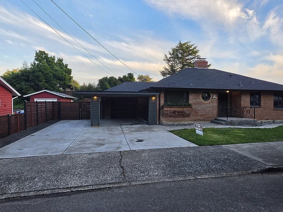 1114 NE 6th Ave