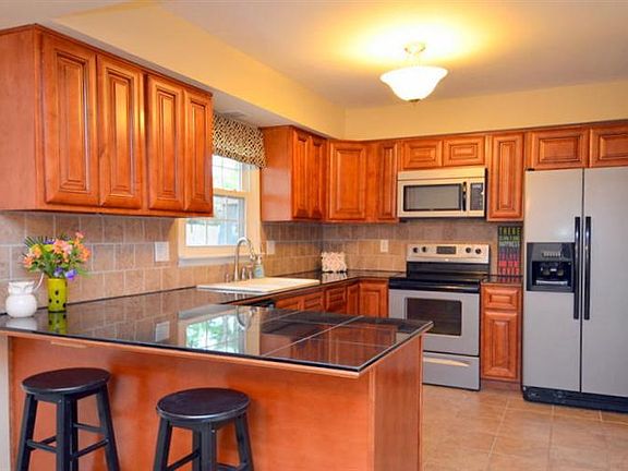 3rd image of 4225 Clemens Dr