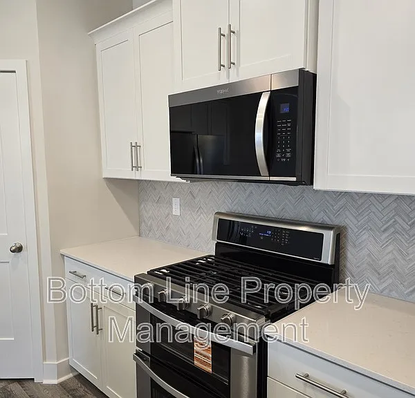 1010 Whistling Pl — Photo 10