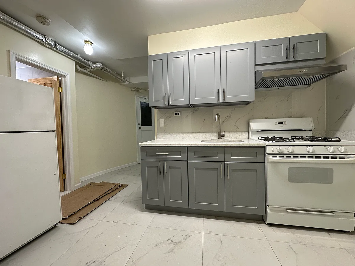 Building Photo - 2107 Continental Ave #1