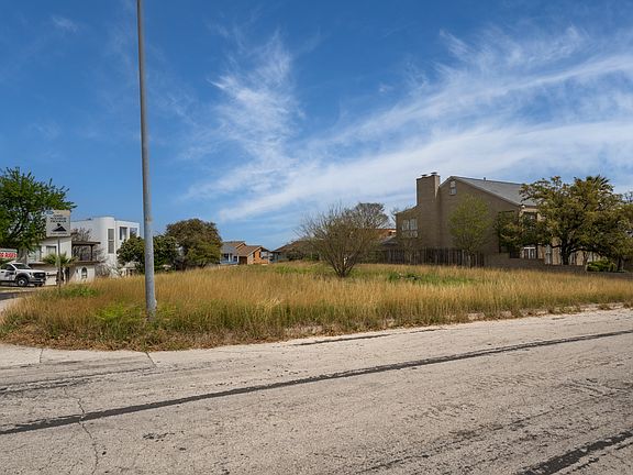 4th image of 329 Clubhill Dr