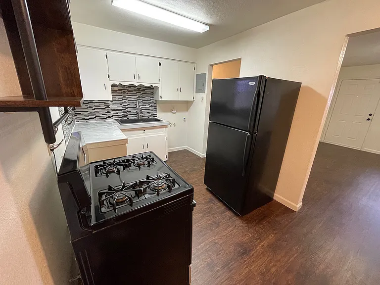 4749 Laverda Dr — Photo 29