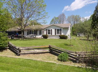 1992 Elm Tree Dr, Kewaskum, WI 53040