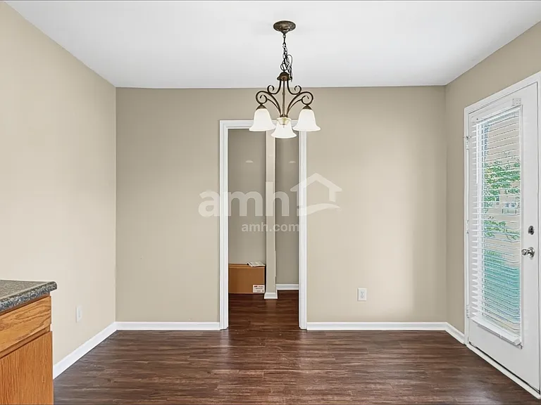 2361 Blackthorn Dr — Photo 5