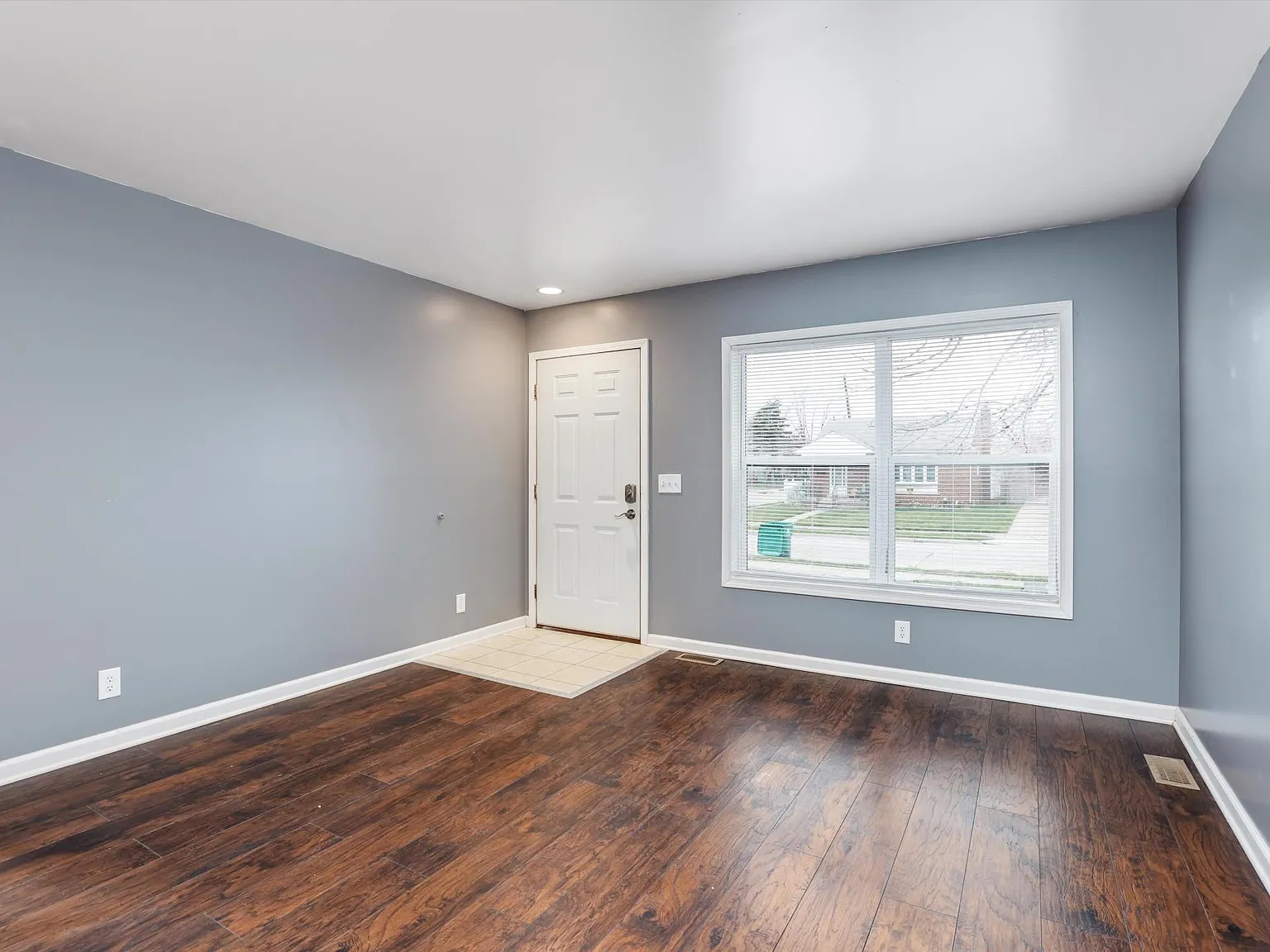 3 bed, 1.5 bath, 1210 sqft, $1,500 — Photo 3
