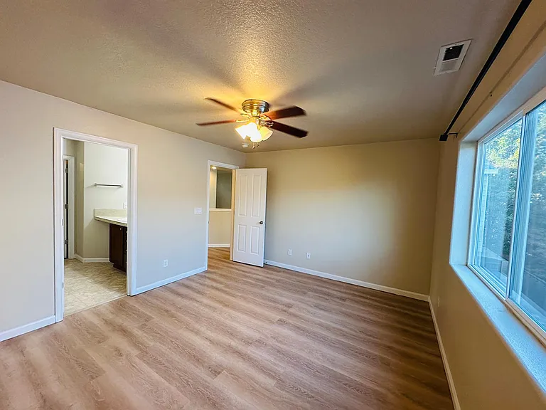 3374 SE Meadowview Way — Photo 22