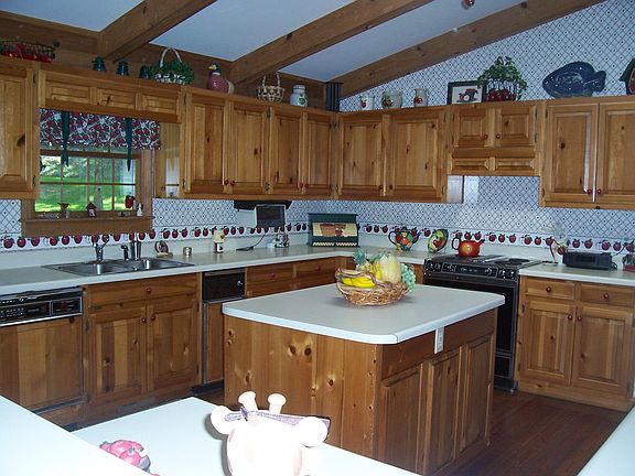 5th image of 379 Stornoway Dr