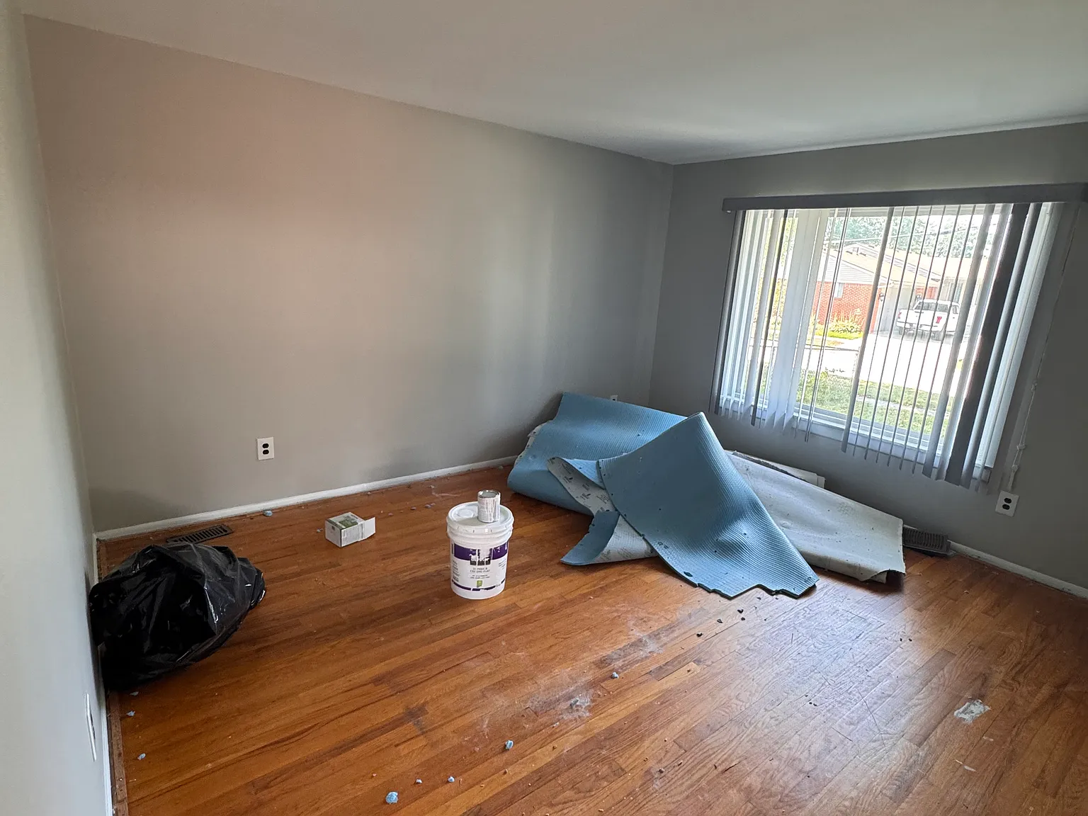 3 bed, 1000 sqft, $1,700 — Photo 3