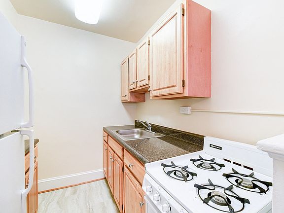 4th image of 4031 Davis Pl NW APT 301