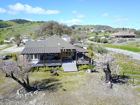 Patio deck with Paso views