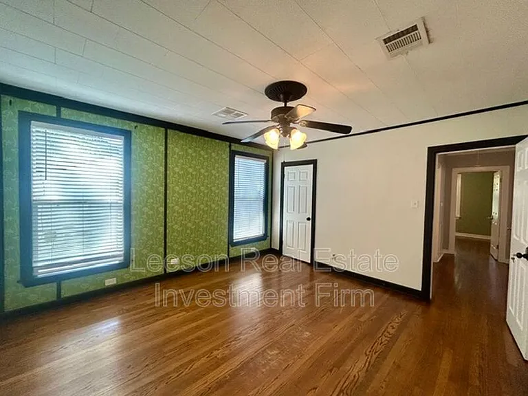 122 E Dalzell St — Photo 20