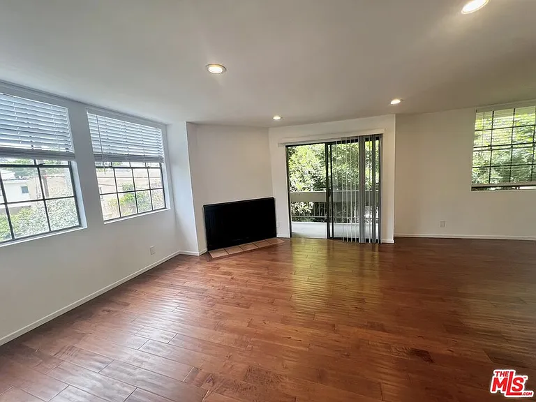 750 N Kings Rd #210 — Photo 2
