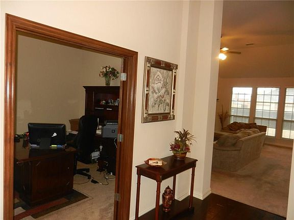 2nd image of 929 Danbury Dr