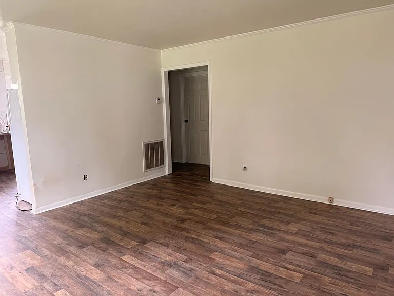 82 Spruce St — Photo 2