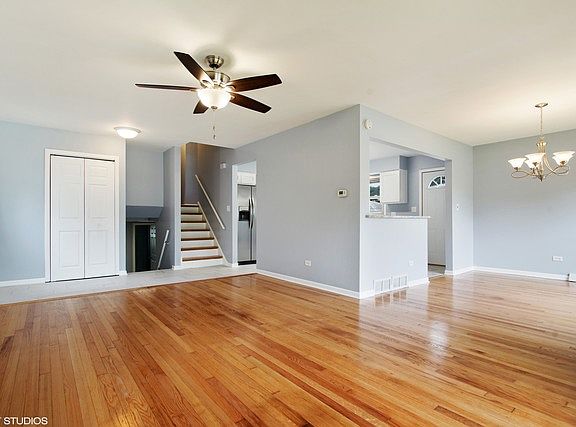 2nd image of 371 Pine Ave