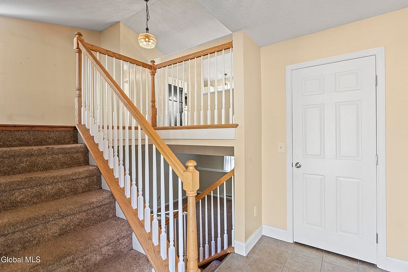 3rd image of 87 Algonquin Road