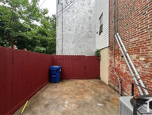 1003 W Lombard St — Photo 12