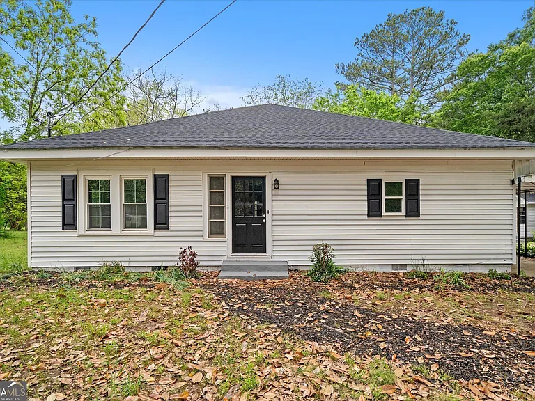 734 W College St — Photo 1