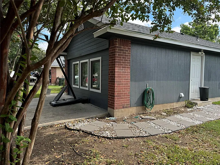 291 Brian Ln — Photo 3