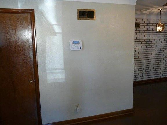 4th image of 3659 Iowa Ave