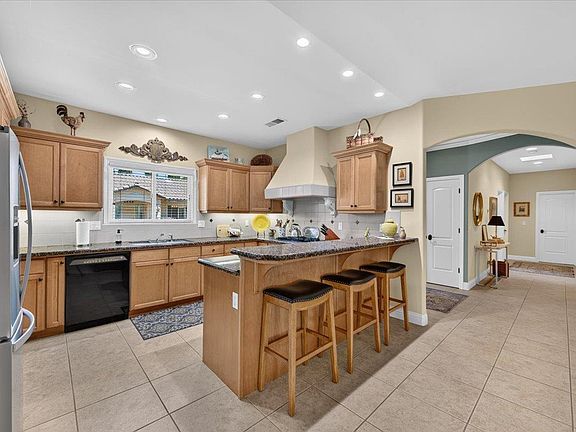 4th image of 6457 N Warren Ave