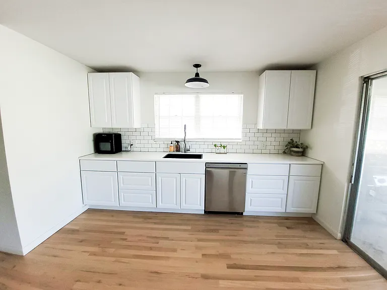 517 E McGee St — Photo 12