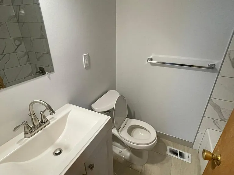 1225 Lee St — Photo 5