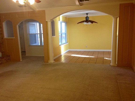 2nd image of 1932 Manor Dr