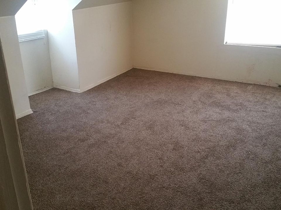2nd image of 842 E North 13th St #Upstairs