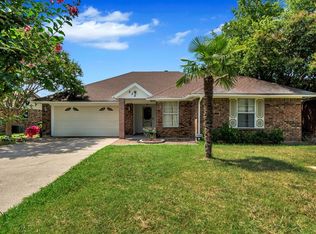 232 Freedom Ln, Arlington, TX 76002