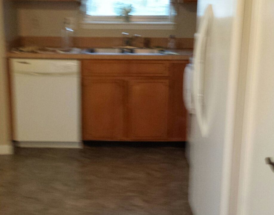 Beautiful roomy kitchen 