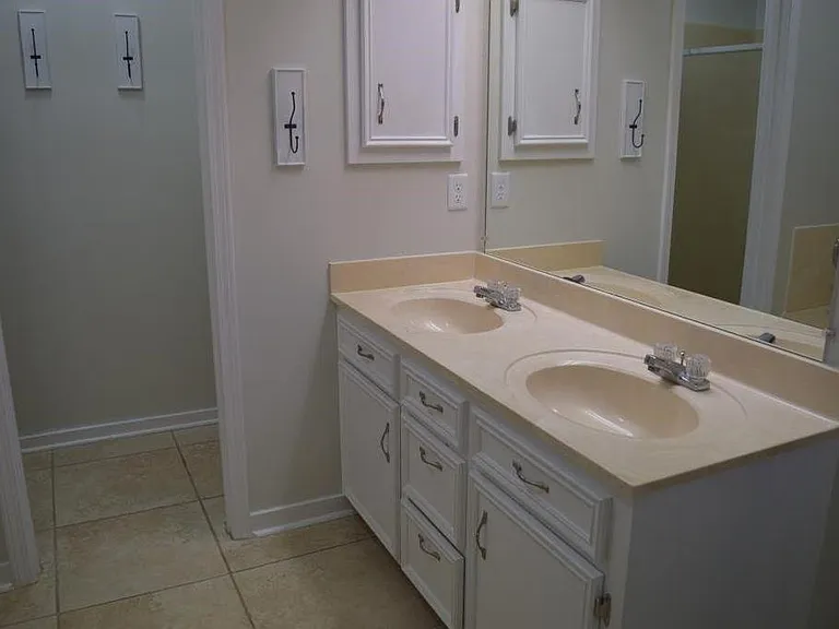 128 Eastwood Dr — Photo 8
