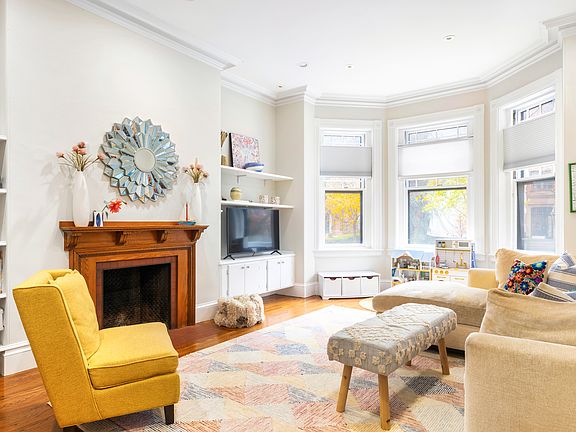 2nd image of 380 Marlborough St #4