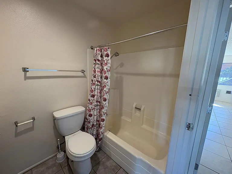 3404 Helix St — Photo 8