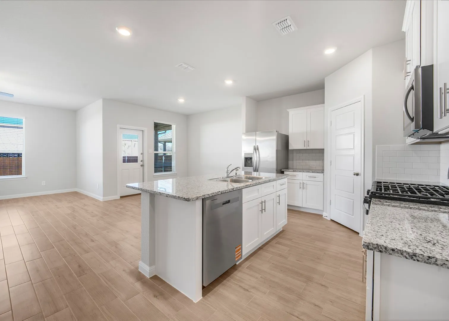 1804 Bluebonnet Ln — Photo 4