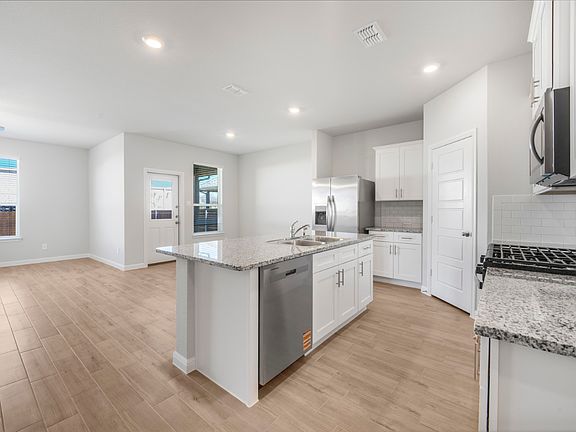 4th image of 1808 Bluebonnet Ln